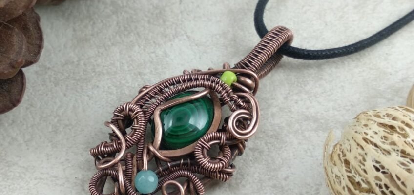 Wire wrap pendant tutorial to learn wire wrapping the gemstone crystal by artsvillehandcrafted. Instant download PDF format